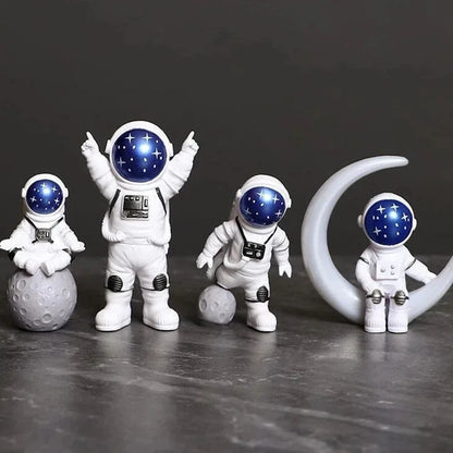 ASTRONALTAS FIGURINES 4 pcs  