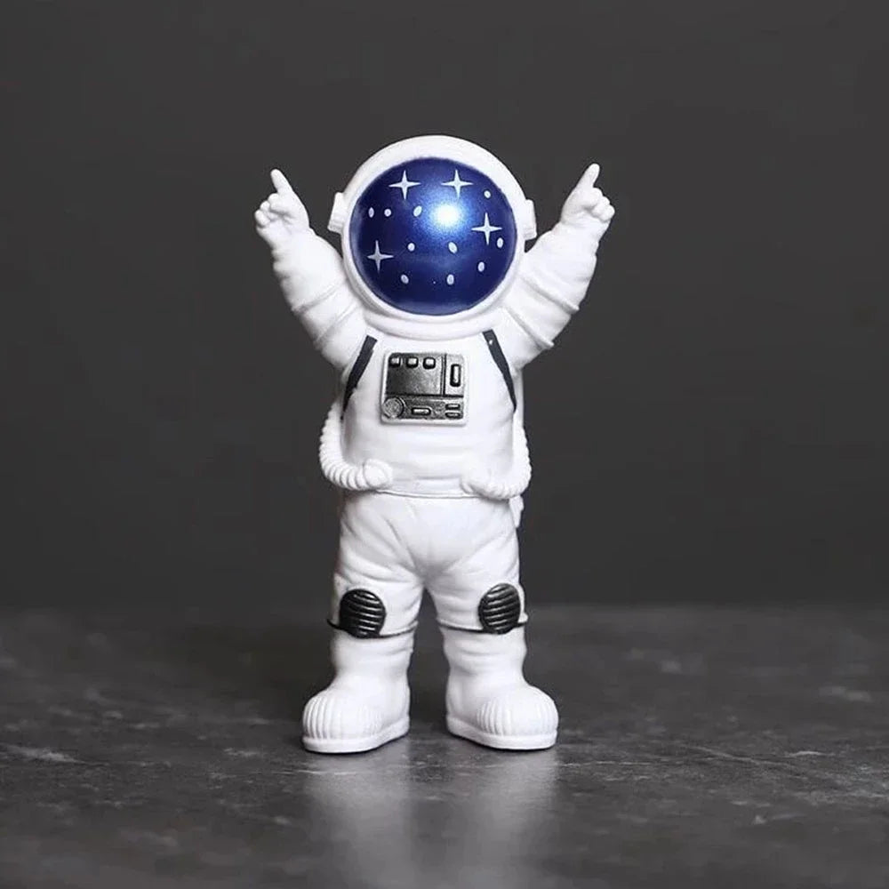 ASTRONALTAS FIGURINES 4 pcs  